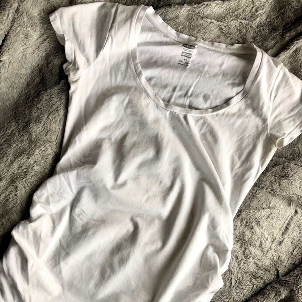 Old Navy Maternity T-shirt